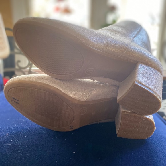 “A new day” silver ankle boots. (8) - Picture 2 of 7